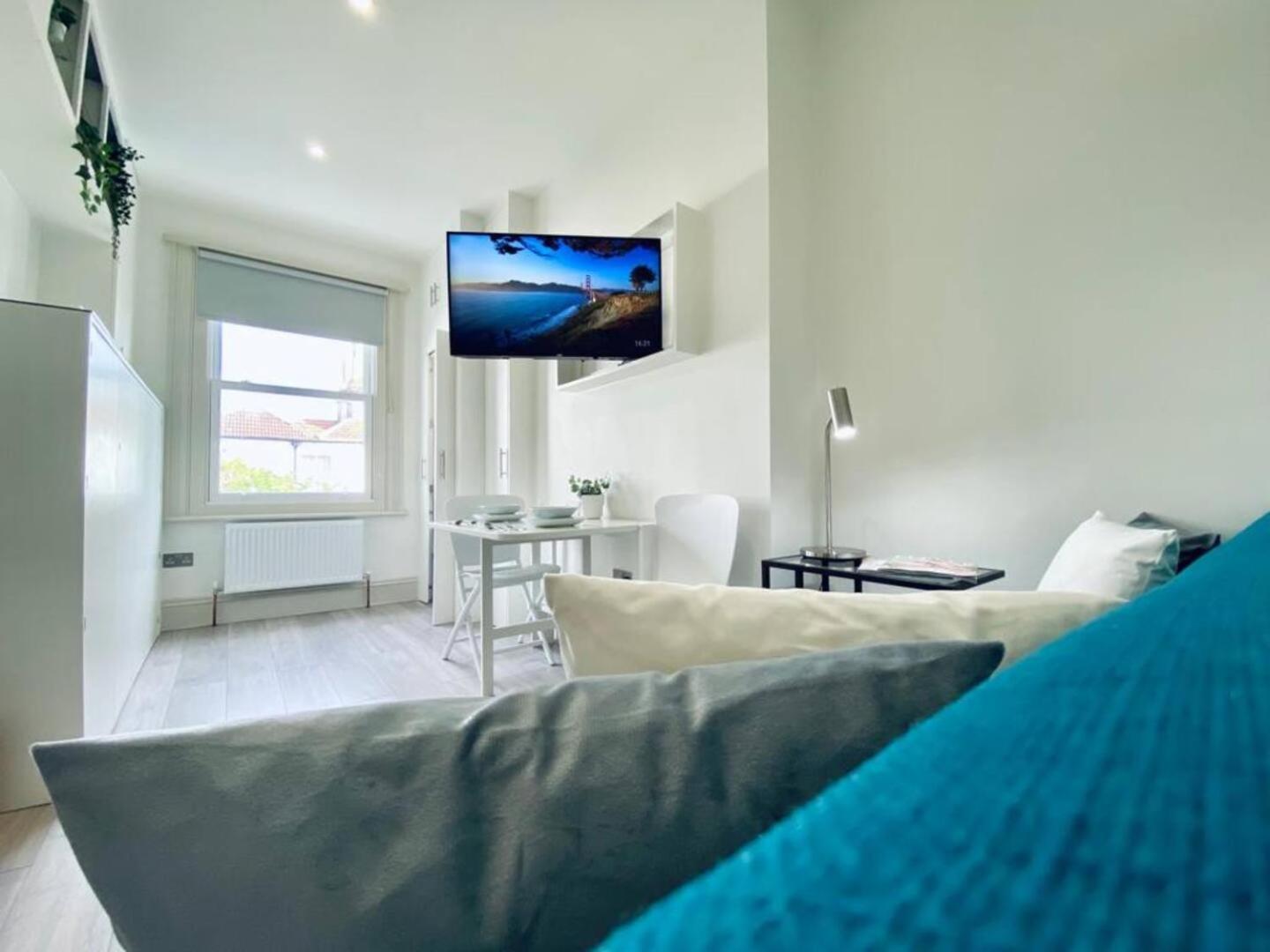 Apt 08 Beachside Beauty Central Studio Steps From Cafes Brighton Exteriör bild